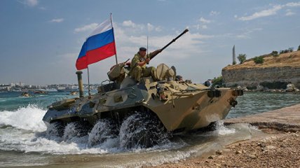 Российских войск и вооружения на украинских границах становится все больше