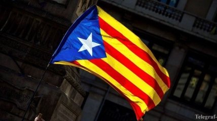 Независимость Каталонии: в Барселоне вышли на улицу десятки тысяч сторонников