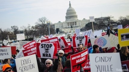 Тысячи американцев вышли на марш против оружия