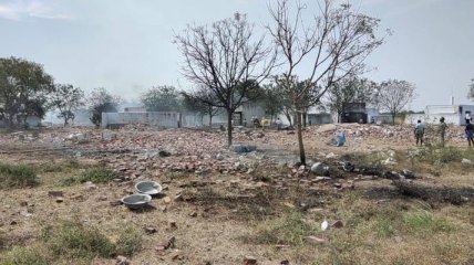 В Индии взлетела на воздух фабрика по производству фейерверков: множество погибших и раненных (видео)