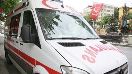 Туристический автобус перевернулся в Турции, травмированы 17 человек