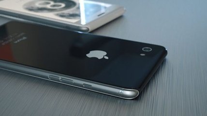 iPhone 8 будет стеклянным