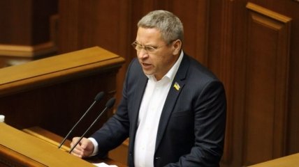Лукьянов заявил, что не знает, кто вооружает боевиков
