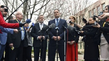 Трое министров Австралии подали в отставку и требуют этого от премьера
