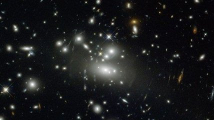 Галактику использовали как увеличительное стекло