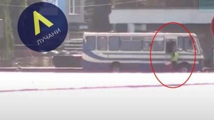 "Луцкий террорист" позволил передать заложникам воду