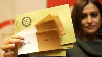 Сегодня в Турции проходит референдум о смене формы правления