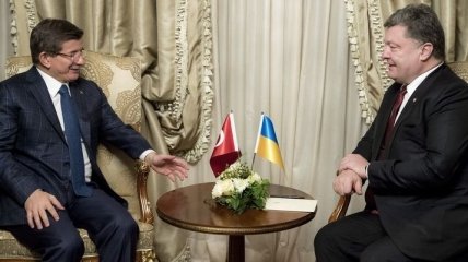 Порошенко в Давосе встретился с премьером Турции