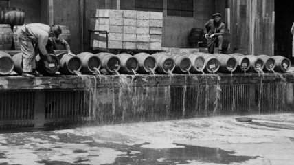 Как расправлялись с выпивкой в 20-30-е годы в США (Фото)
