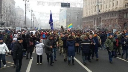Бойцов 12-го батальона "Киев" поздравило более 2-х тысяч киевлян