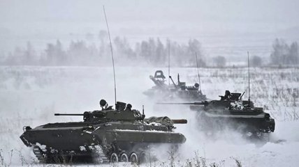 В учениях участвуют БМП-2 и танки Т-72Б3