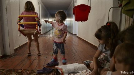 Из Донбасса уже эвакуировали более тысячи детей 