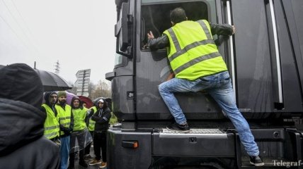 Во Франции умер 10-й человек из-за протестов "желтых жилетов"