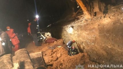 В Тернополе завалило землей двух рабочих