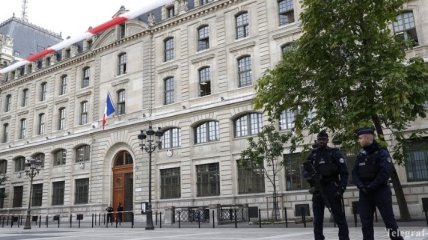 Резня в полицейском отделении в Париже: прокурор города исключил версию теракта