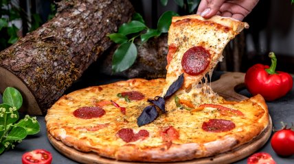 Правильная итальянская пицца должна быть на тоненьком хрустящем тесте