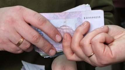 Чиновники вымогали взятку в размере 13 тысяч гривен