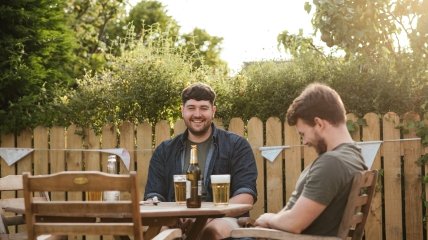 Ці чоловіки можливі алкоголіки