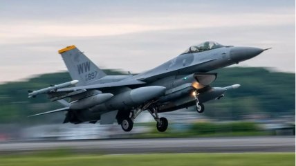 Українських пілотів навчатимуть на F-16