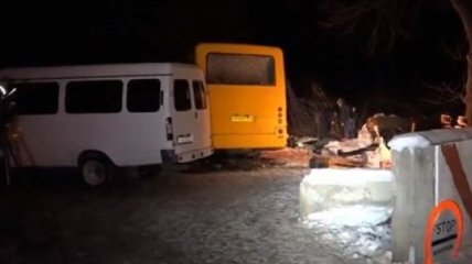 В Донецкой области на мине подорвался автобус: есть погибшие