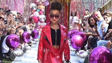 5-летняя дочь Ким Кардашьян впервые приняла участие в модном показе