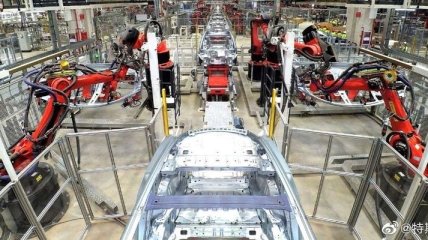 На заводе Tesla в Шанхае начался выпуск электромобилей