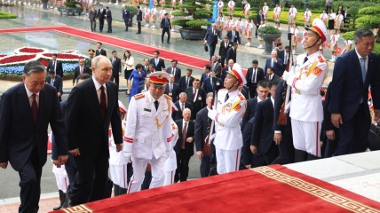 Володимир Путін з президентом В'єтнаму То Ламом. Ханой
