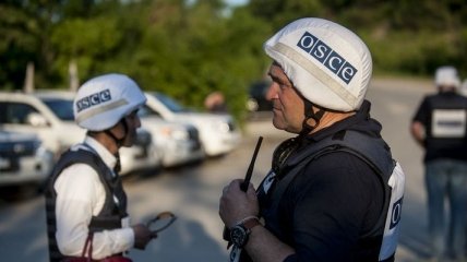 Патруль СММ ОБСЕ попал под обстрел боевиков на Донбассе