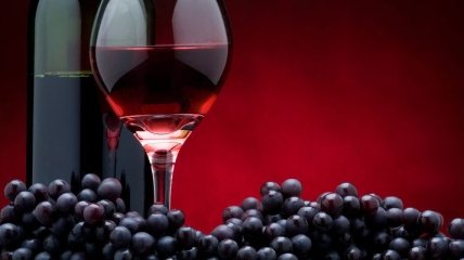 Красное вино положительно влияет на слух