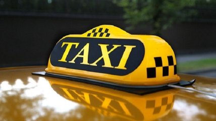 Болен или под веществами? Видео странного поведения таксиста Uklon в Киеве вызвало споры