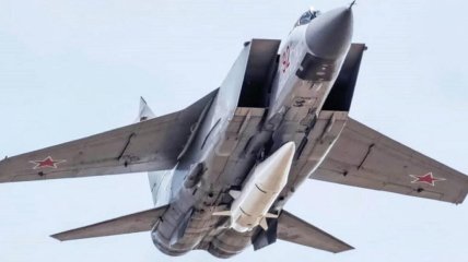 Ракета "Кинжал" на борту российского боевого самолета