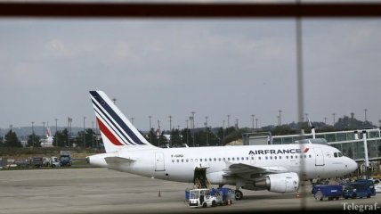 Десантники взяли под охрану парижские аэропорты