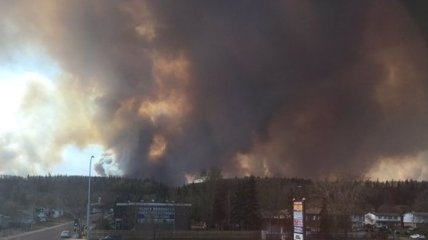В Канаде из-за масштабных пожаров объявлено ЧП
