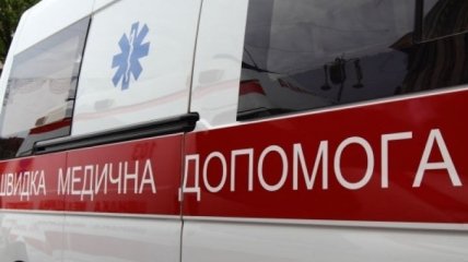 В Борисполе на голову пассажирке упала гранитная плита