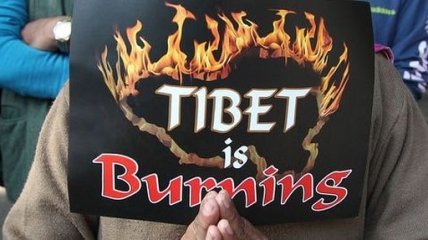 Житель Тибета сжег себя в знак протеста против политики