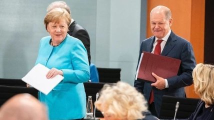 Меркель продовжує вводити нові санкцій проти Росії