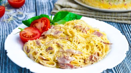 Паста "Карбонара" с беконом и сливками