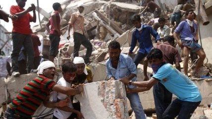 Количество жертв трагедии в Бангладеш возросло почти до 300 человек