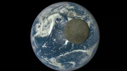 NASA показало темную сторону Луны 