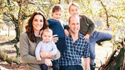 Принцу Луи - 1 год: Кейт Миддлтон поделилась новыми фото
