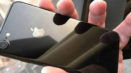Apple распродала все iPhone 7 Plus и iPhone 7 в цвете "черный оникс"