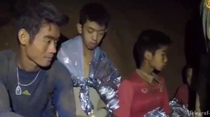 Спасательная операция в Таиланде: дети пока остаются в пещере 