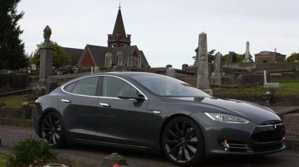 Установлен новый мировой рекорд электрокара Tesla Model S (Видео)