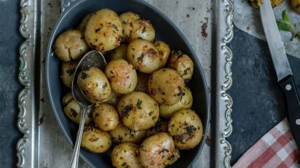 Молода картопля з салом