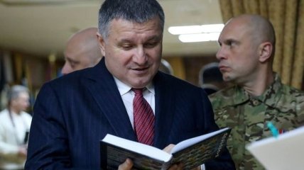 Суд отказался отстранить Авакова с поста главы МВД из-за незнания украинского языка