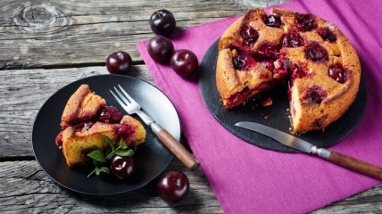 Сливовий пиріг - простий рецепт випічки