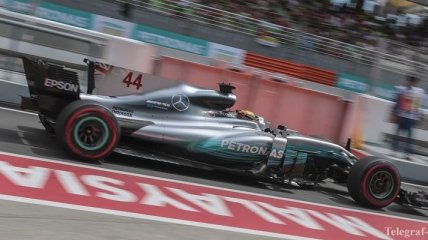 Формула-1. Хэмилтон завоевал поул-позицию в Сепанге