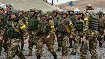 Украинские военные будут получать достойное вознаграждение за защиту государства