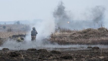 Боевики семь раз обстреляли позиции АТО на Донбассе, ВСУ вели ответный огонь
