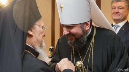 Вселенский патриарх Варфоломей вручил митрополиту Епифанию Томос
